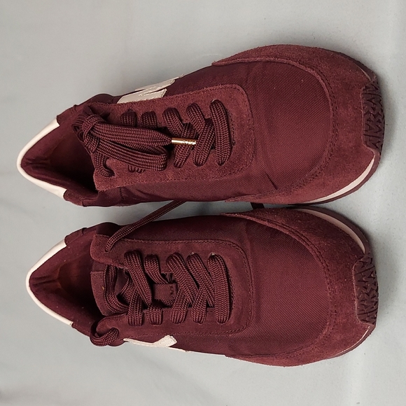 Michael Kors Shoes - Michael Kors Leather Upper Sneakers Sz.9M